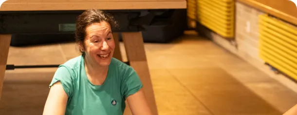 Image d’une femme en train de faire une séance de Pilates.